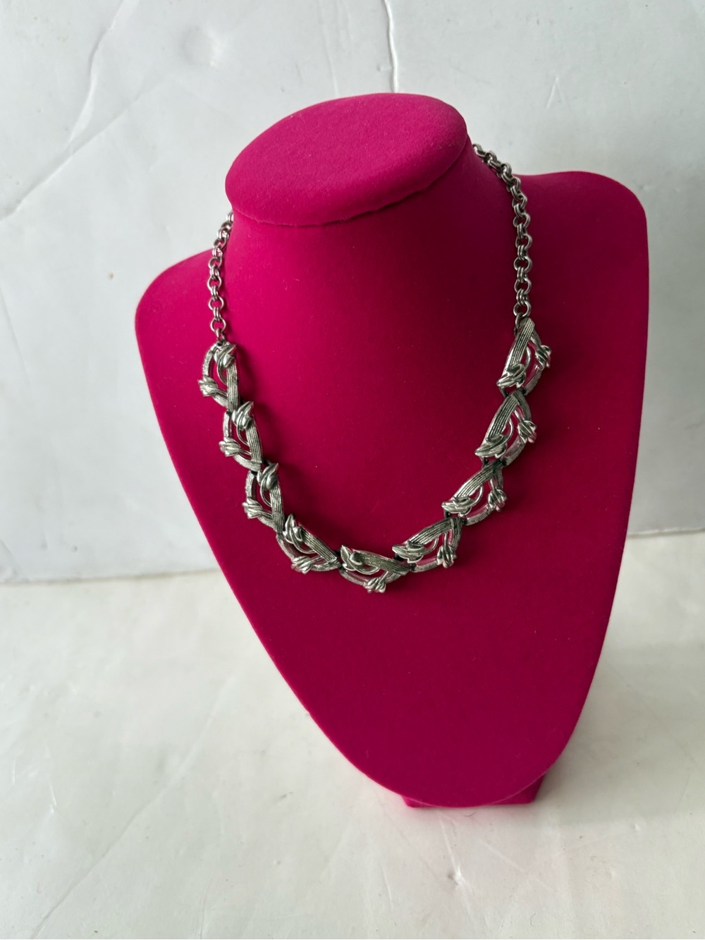 Vintage silver tone  Leaf Link Necklace - Elegant Women’s Jewelry